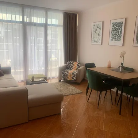 Helios Complex, 公寓 *